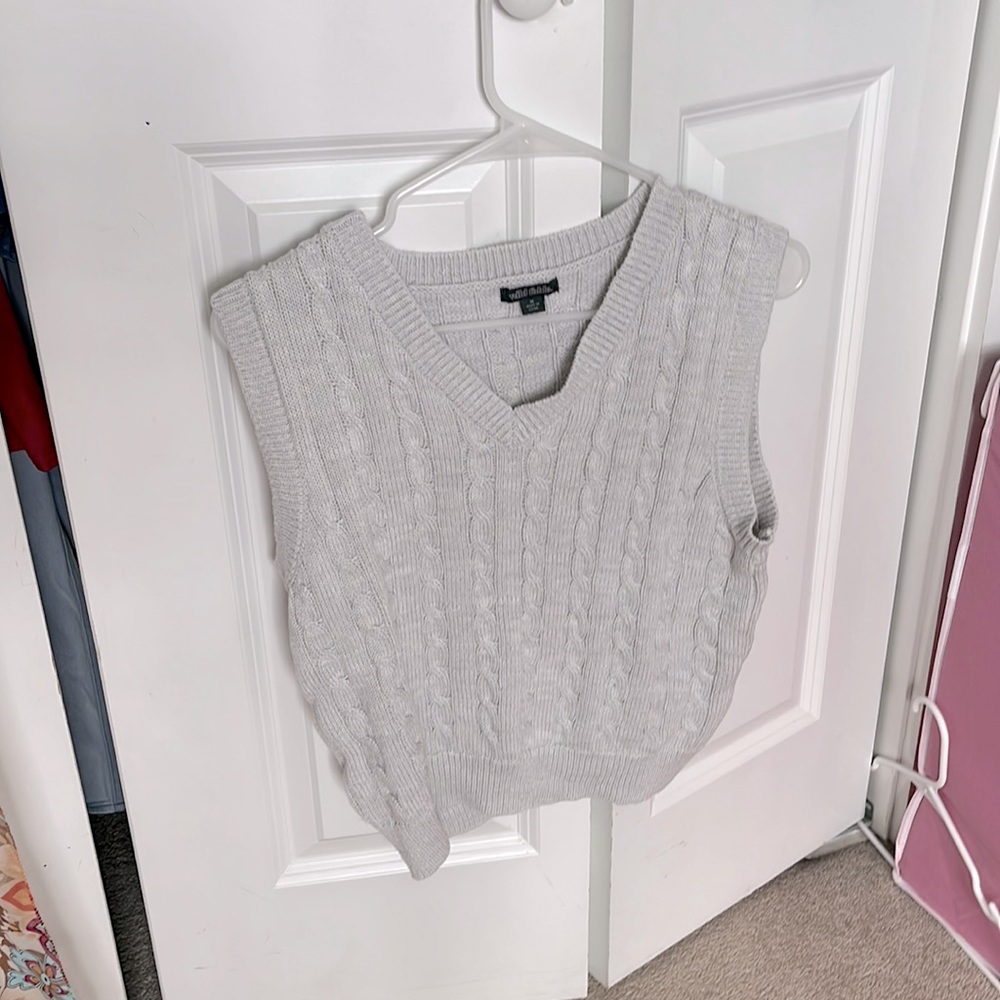 Wild Fable light grey vest Size medium